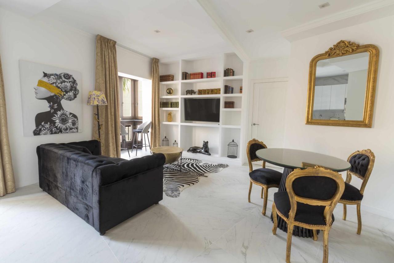 مالقة The Clock House Luxury Urban Suites الغرفة الصورة