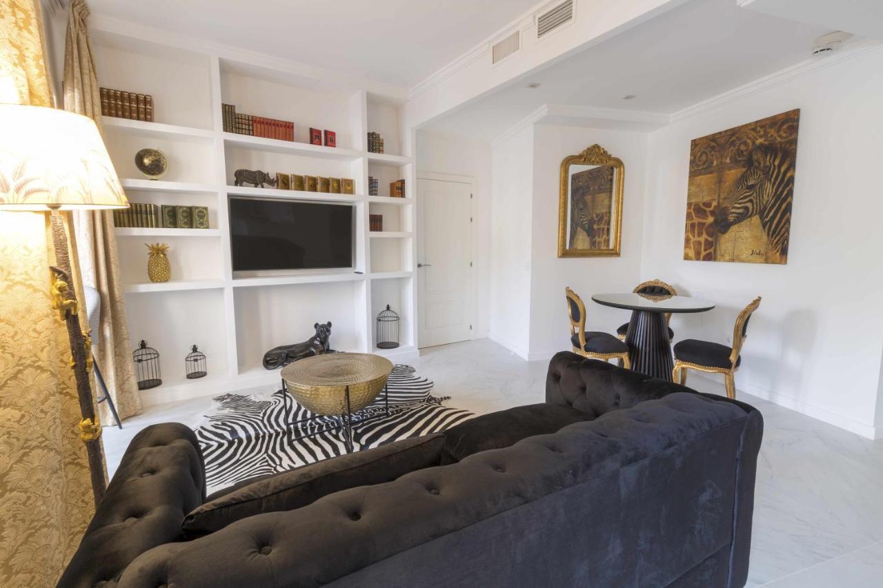 مالقة The Clock House Luxury Urban Suites الغرفة الصورة